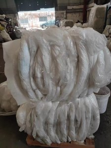 出售干造PE膜，高压膜和低压膜分开，各4*2一车