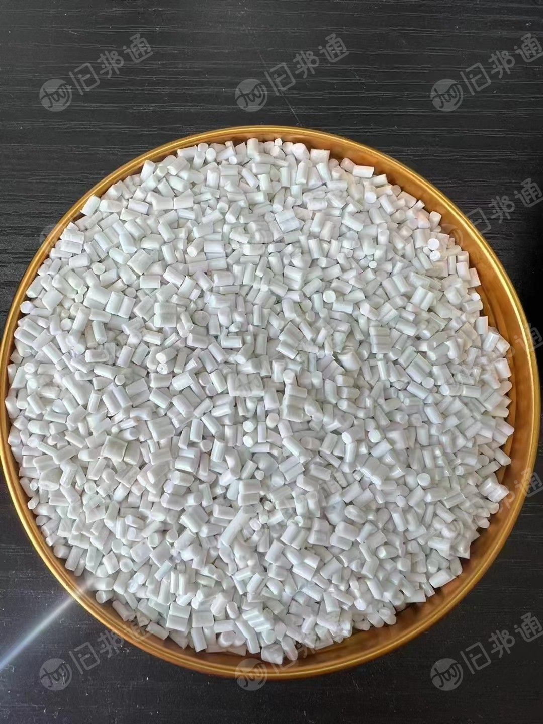 大量出售尼龙膜颗粒,有杂色尼龙膜颗粒、白色尼龙膜颗粒、丝料半透明尼龙颗粒、肖光大白尼龙颗粒