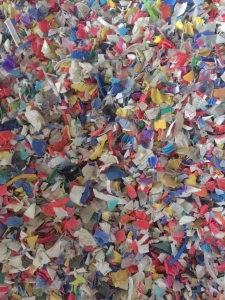 厂子倒闭，处理一批PE瓶盖破碎料，现货8吨