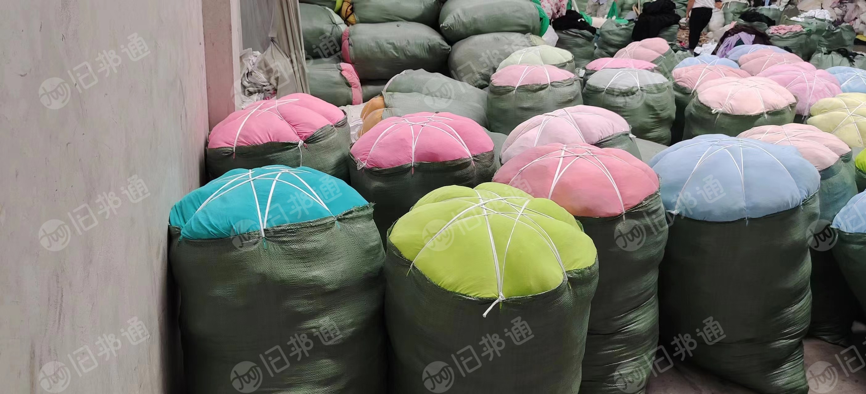 长期出售涤纶边纱、涤纶布、涤纶布块、涤纶边角料、涤纶干丝,月供几百吨