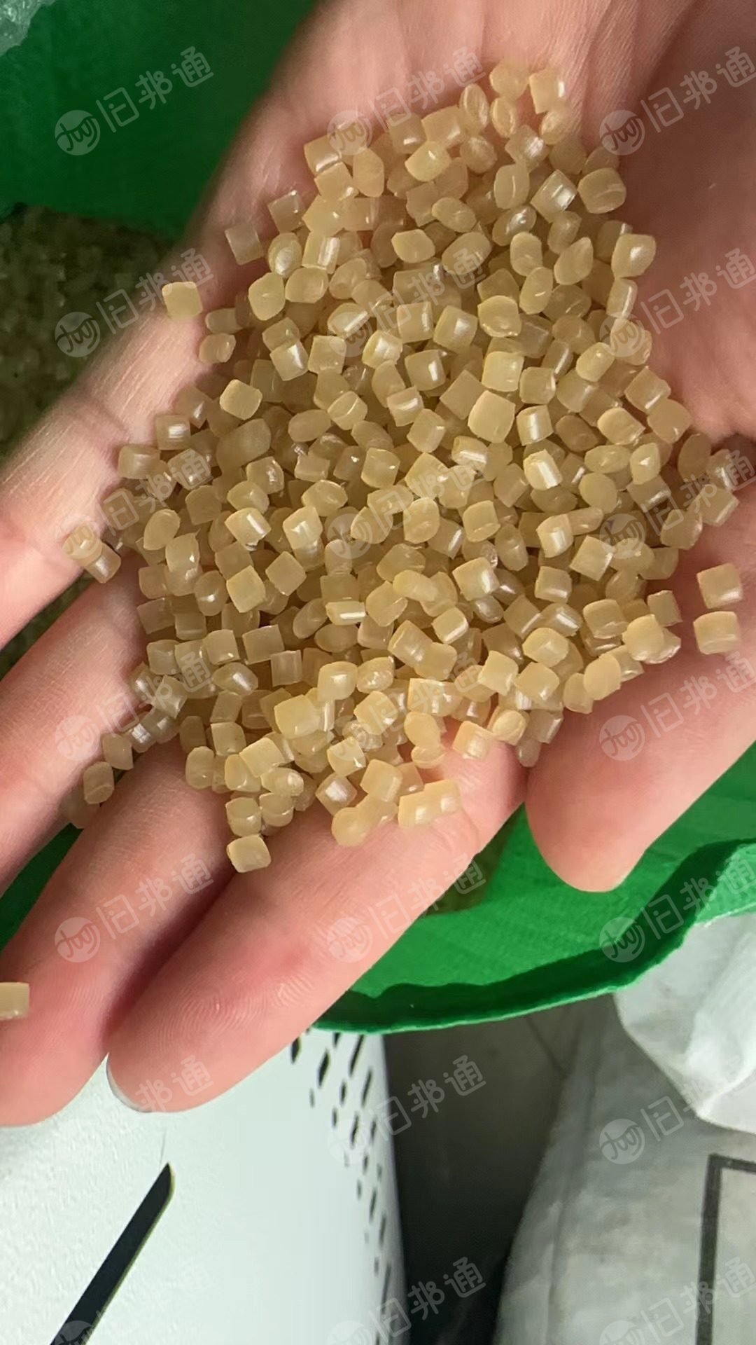 厂家求购预涂膜做的黄丙颗粒,要求三层80目,黑点不能太多。月需200吨