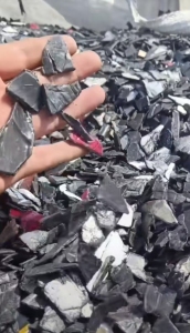 出售PP保险杠破碎料，汽车内饰破碎料