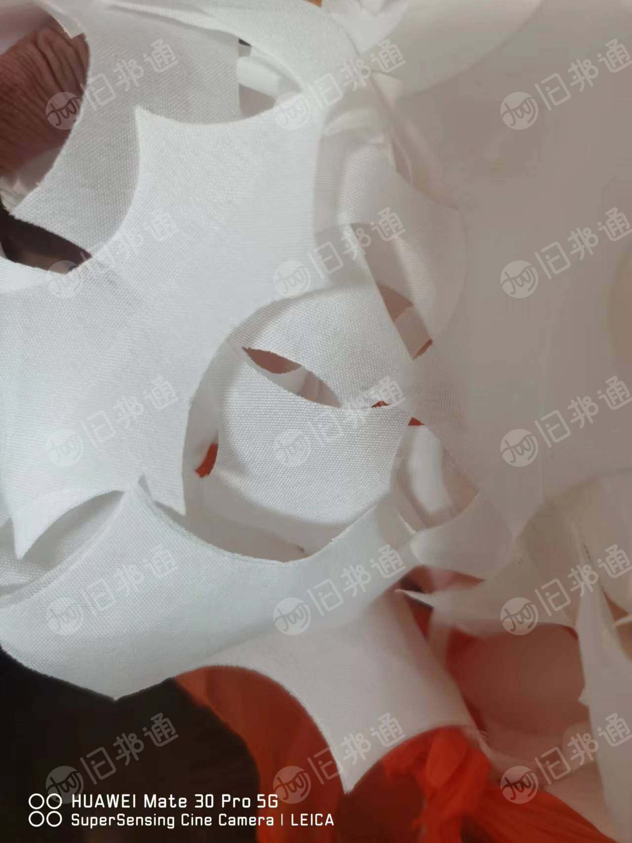 出售涤纶废布,带浆,边角料,白色,现货40吨
