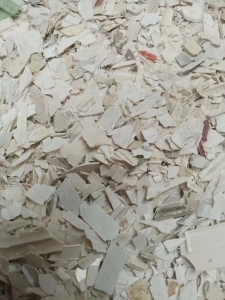 长期出售PVC磨粉料，扣板破碎料，墙板粉碎料