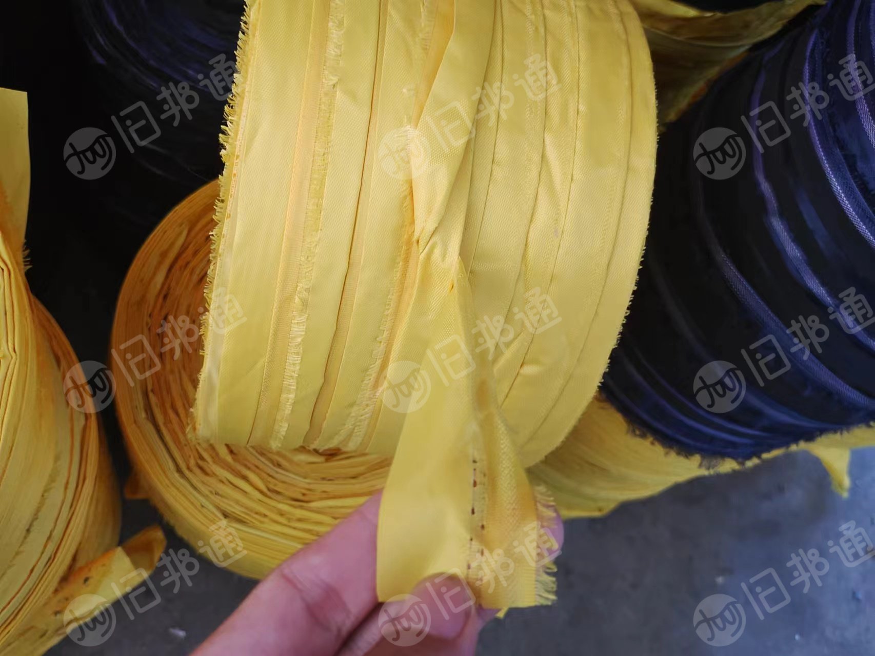 出售涤纶废布,涤纶布边,布条,杂色,现货几百吨,长期有何