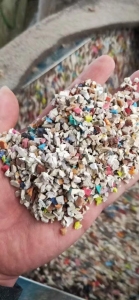 出售环保橡胶颗粒，花料橡胶，橡胶跑道颗粒，长期供应