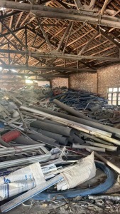 出售PVC管材毛料和破碎料，现货70吨，厂家直供