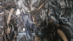 出售杂色化纤牛仔碎布料，下脚料，现货三四十吨