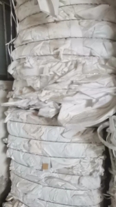 出售pet复合pp熔喷布边角料，现货60吨左右