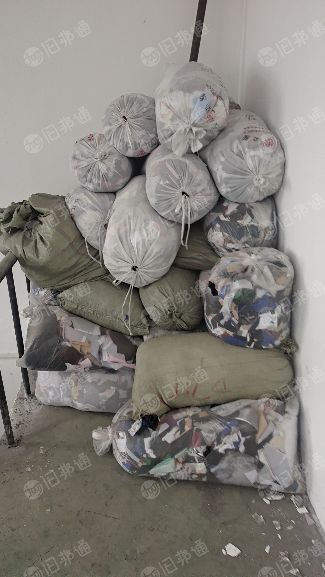 长期出售服装厂下脚料,涤棉废布料,杂色,货在江苏苏州