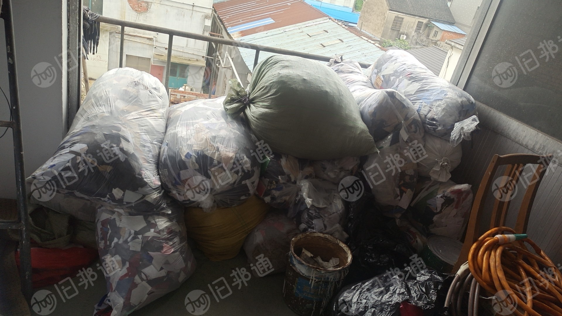 长期出售服装厂下脚料,涤棉废布料,杂色,货在江苏苏州