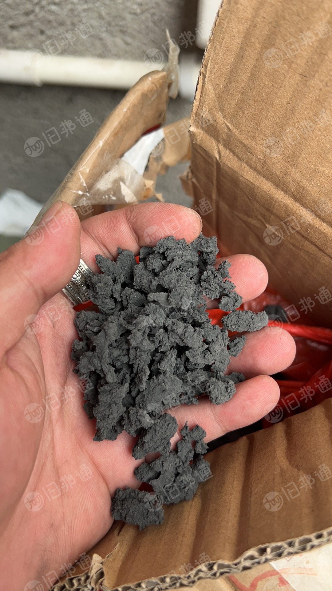 长期大量出售PVC疙瘩料,磨粉料