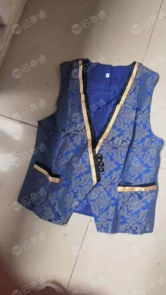 大量出售库存衣服,工作服,礼服