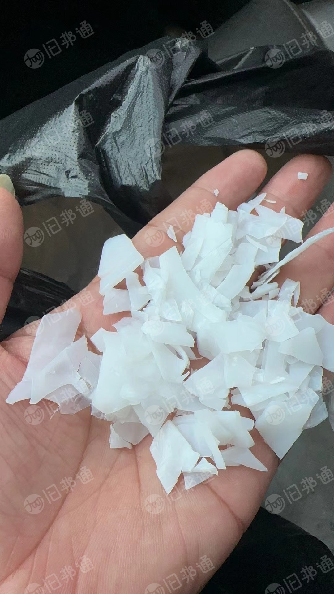 出售PE电池油膜破碎料,洗好的,月供300吨