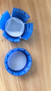 处理一批纯PP蓝色瓶盖,有带医用树脂胶垫,现货十几吨