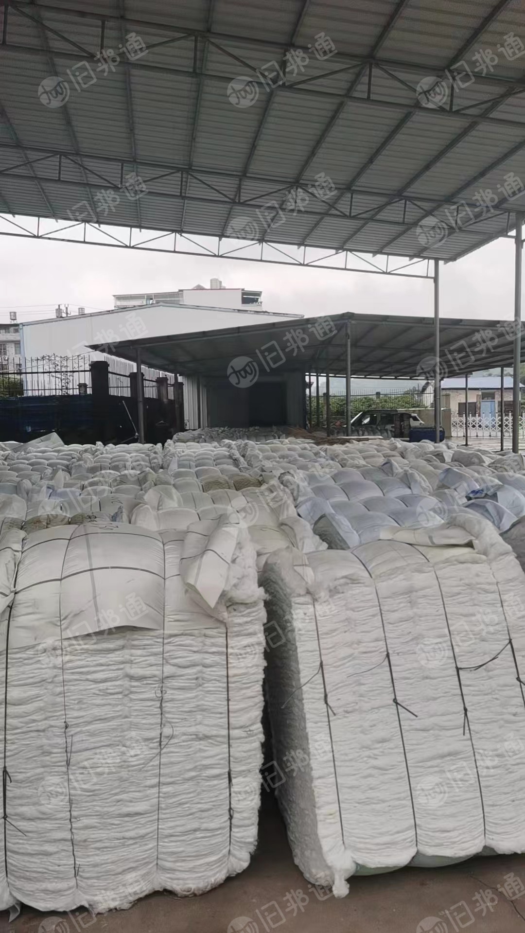 出售涤纶气囊布开花料,涤纶气囊布开松棉,含胶粉,现货够车,长期有货