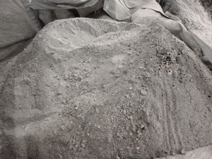 出售铝渣和大修渣，现货五六百吨