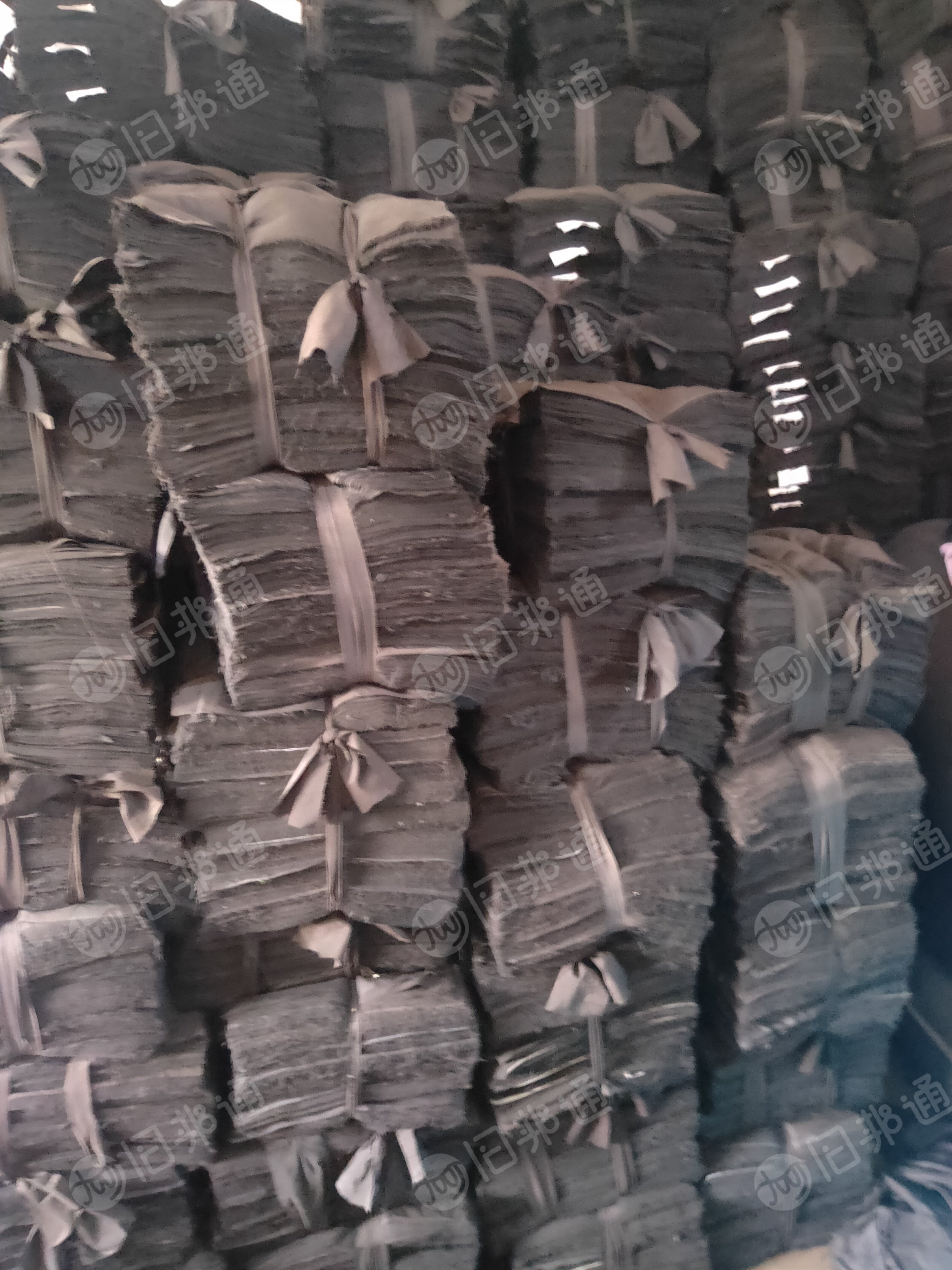 出售春亚纺210T做的口袋布,黑色,白色都有,货在江苏盛泽