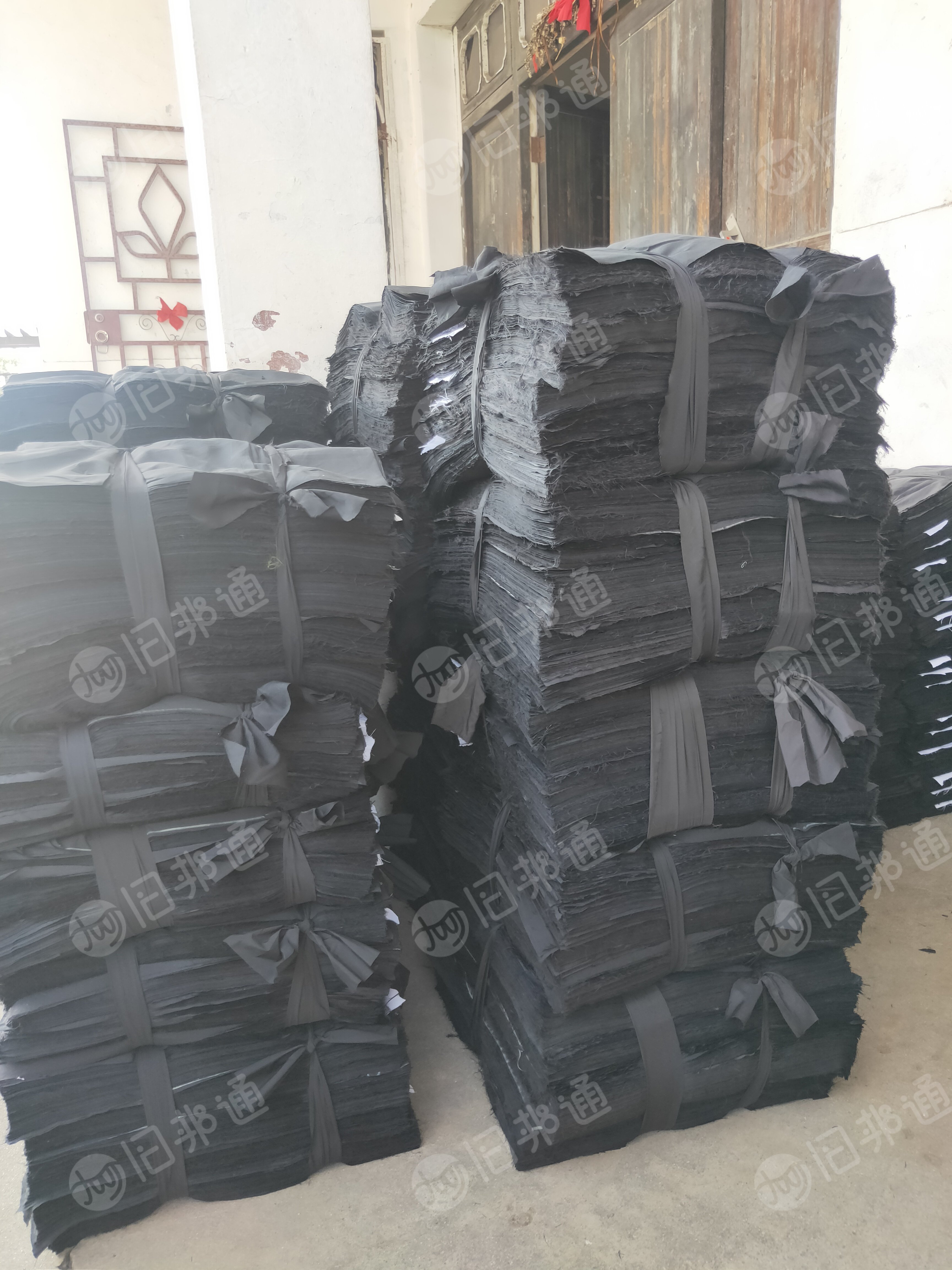 出售春亚纺210T做的口袋布,黑色,白色都有,货在江苏盛泽