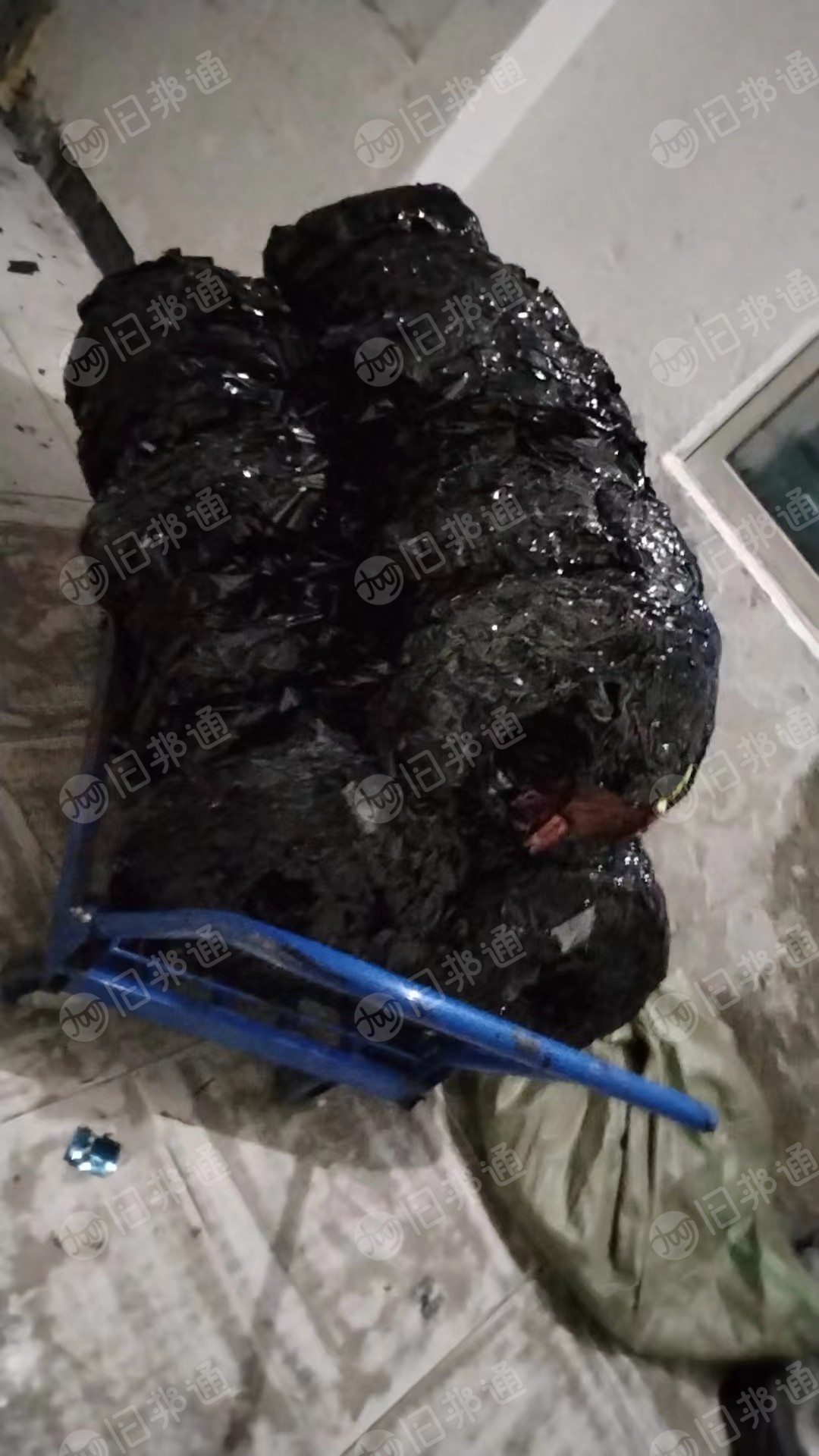 免费送黑色塑料膜,手机厂下来的,现货几十吨