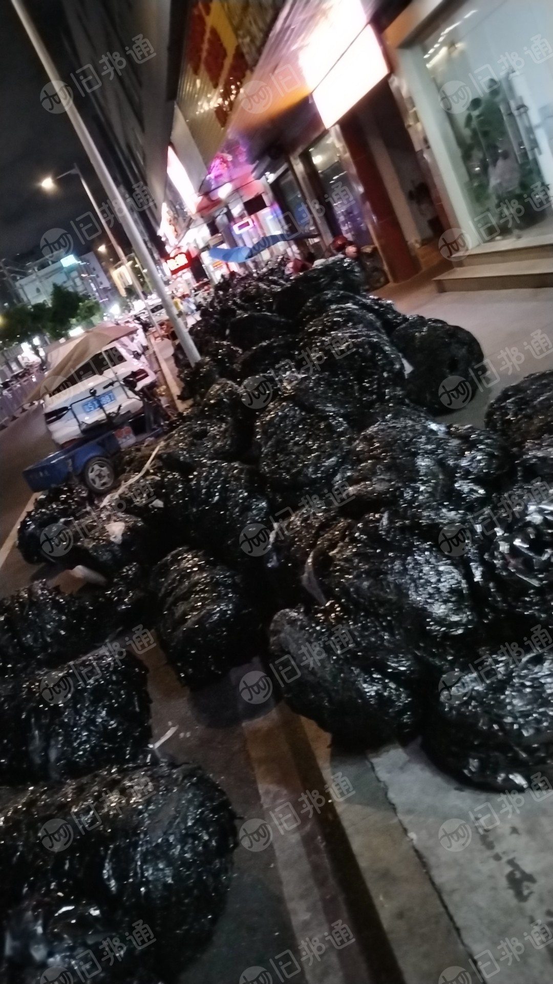 免费送黑色塑料膜,手机厂下来的,现货几十吨
