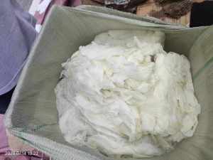 出售手套三吨多,水管活接3吨多,宝马插头6万支左右,可以统货一起出