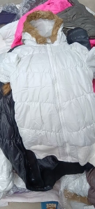 出售库存服装，库存衣服，棉服，现货有一百多件，有四五个颜色，货在河北保定