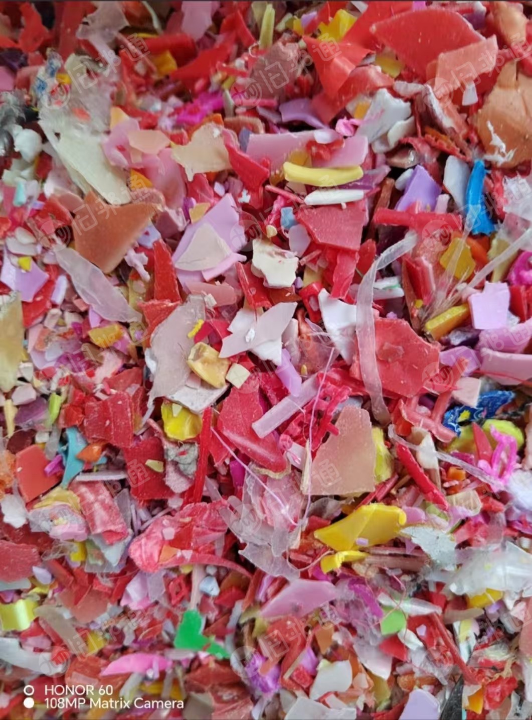 出售红蓝丙破碎料,单色丙破碎料