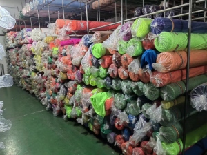 出售库存布梭织50D四面弹，门幅150左右克重57.5，现货5万多米，货在浙江绍兴柯桥