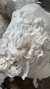 长期出售白色毛衣片下脚料，现货有60多左右，货在广东东莞大朗