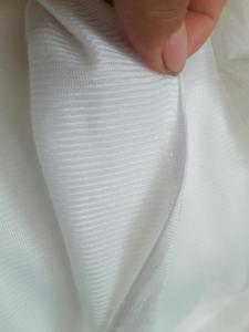 长期出售白色涤纶针织精棉布，涤纶废布，月供六七十吨，货在浙江嘉兴桐乡