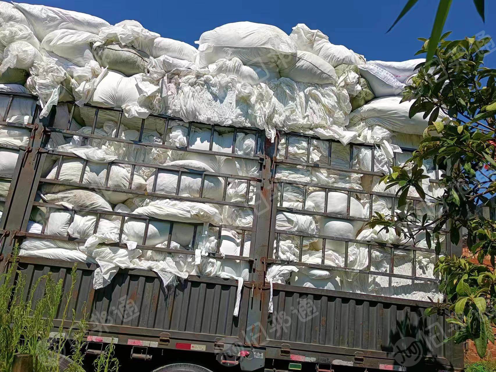 长期出售白色涤纶针织精棉布,涤纶废布,月供六七十吨,货在浙江嘉兴桐乡