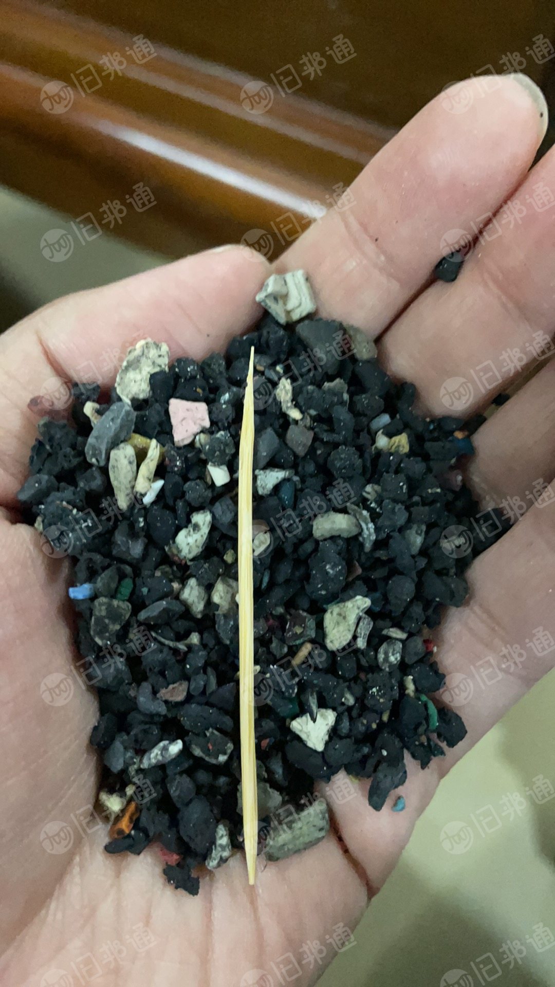 出售生产电缆剩下的排渣料,每个月有几百吨