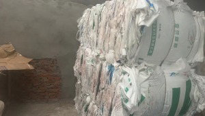 出售废旧编织袋，都是干造的，白色多，月供十几吨