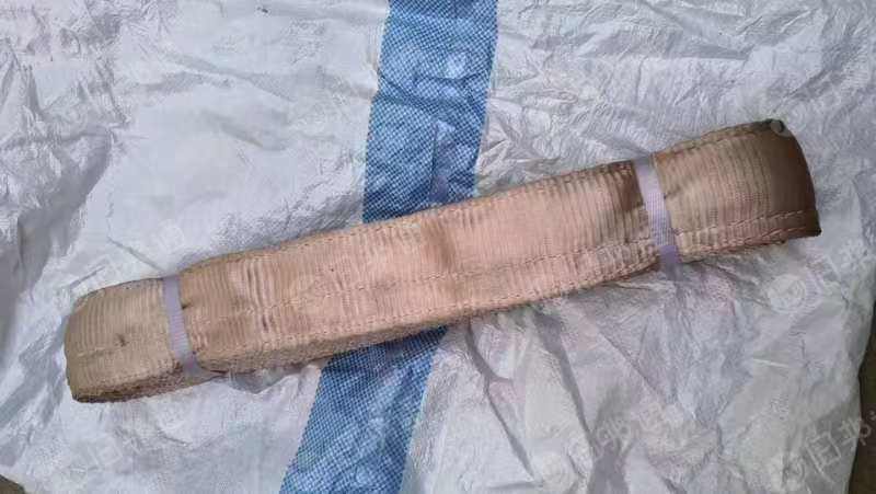 出售库存吊装带,长3.8米,吊3吨,货在山东滨州