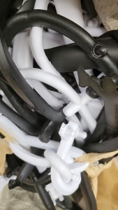 出售EVA发泡的鸡爪料和枪头料，每个月有8-9吨