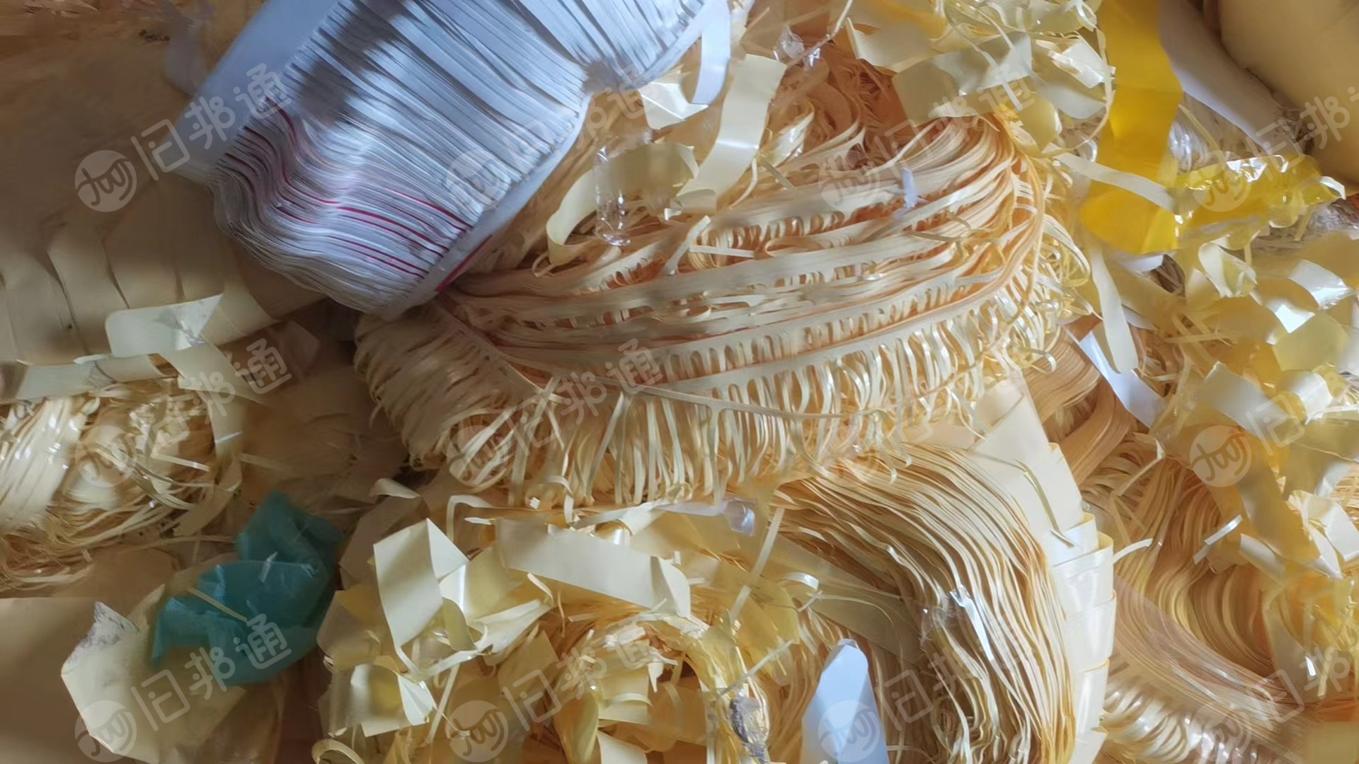 出售黄白淋膜纸,大部分是卷轴的