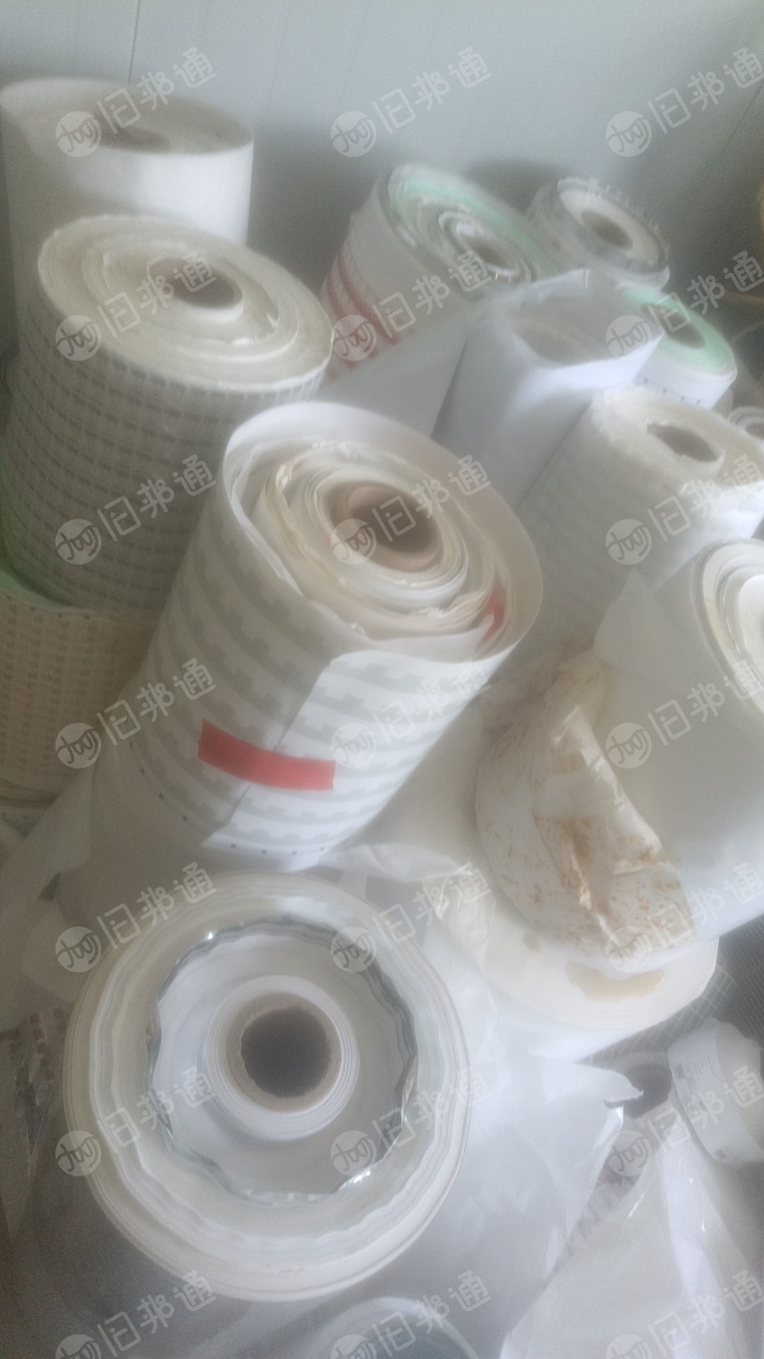 处理一批卷筒不干胶纸,有带商标