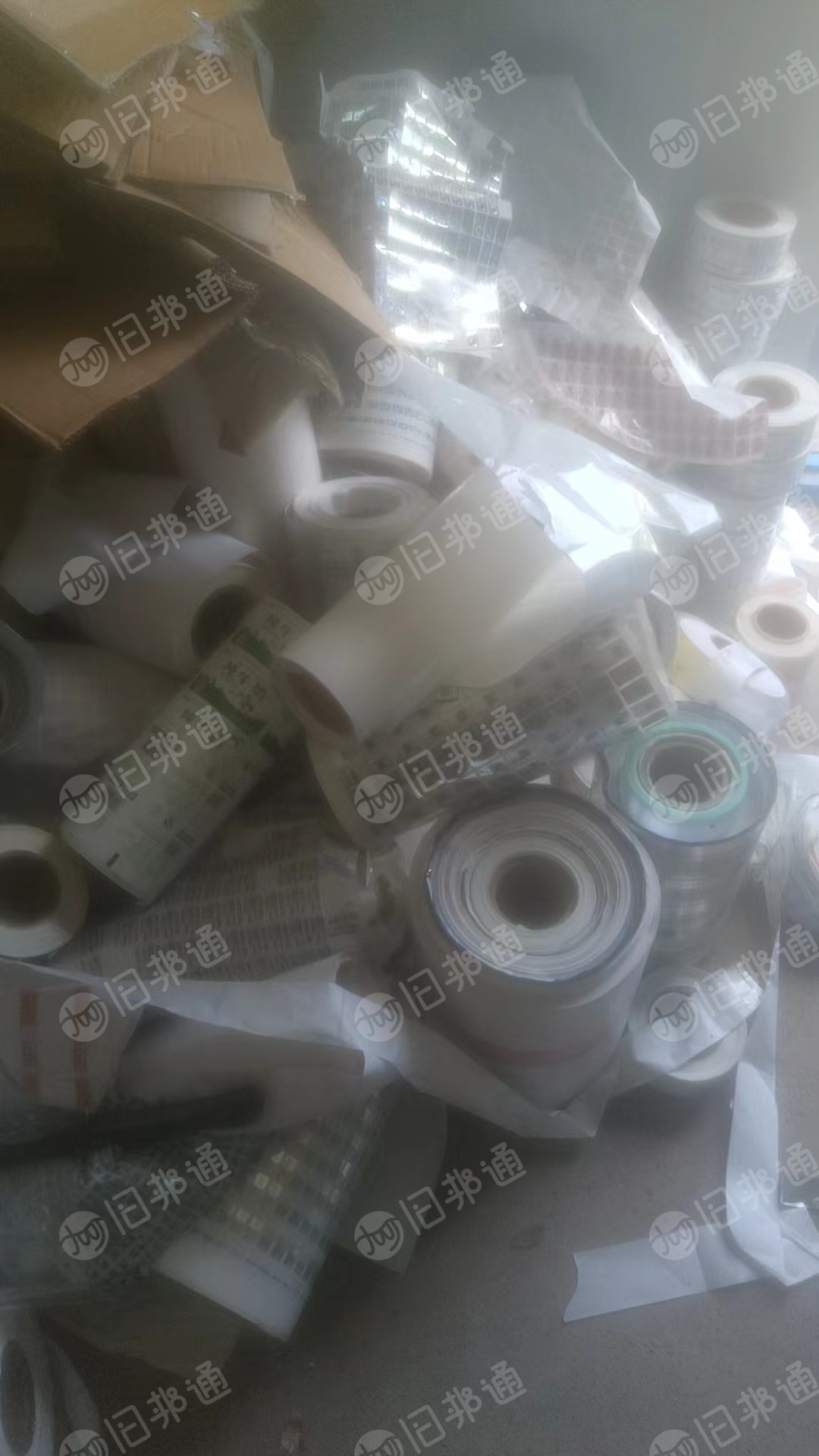 处理一批卷筒不干胶纸,有带商标
