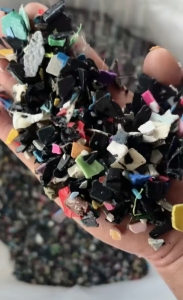 出售盐漂涂料桶童车破碎料