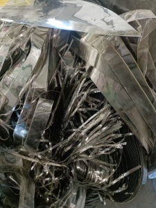 出售偏光片边角料，现货15吨