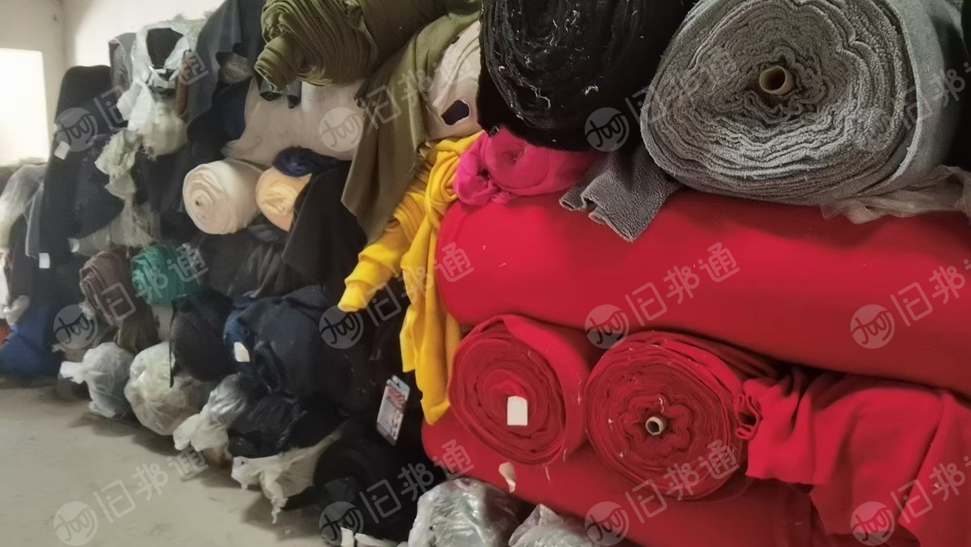 出售摇粒绒库存布,现货有5吨左右,单双都有,克重200左右,门幅160