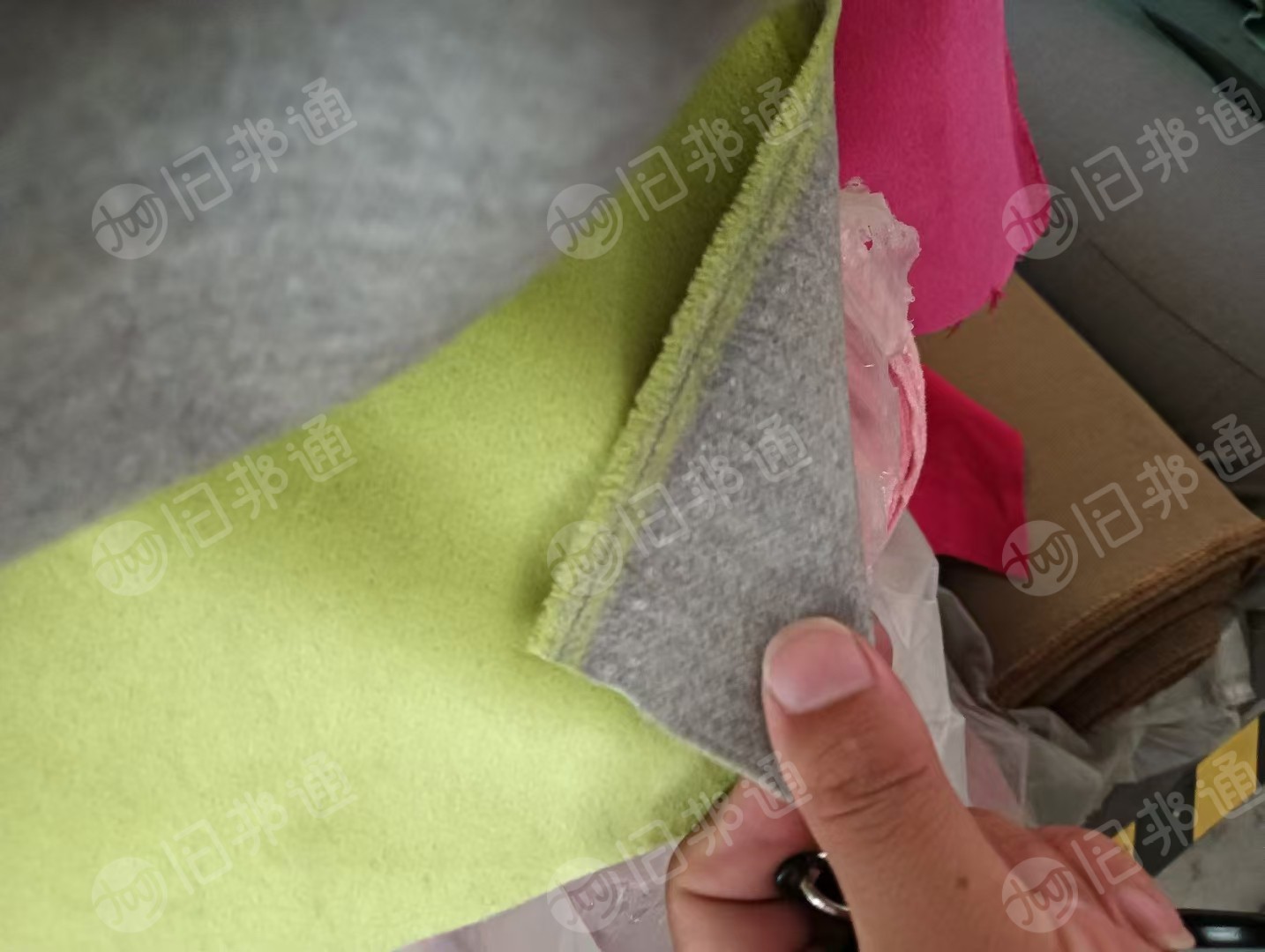 出售梭织双面呢库存布,彩色七吨左右,门幅克155重400 左右,货在浙江绍兴