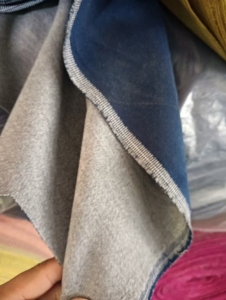 出售梭织双面呢库存布，彩色七吨左右，门幅克155重400 左右，货在浙江绍兴