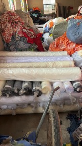 出售卷子布，春亚纺，库存布，一百多米，克重60，门幅1.52