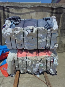 出售酒店布草，毛巾，浴巾，白棉t，已经打在一起了，现货有五六吨