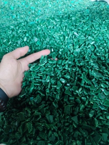 求购各色垃圾桶及垃圾桶粉碎料