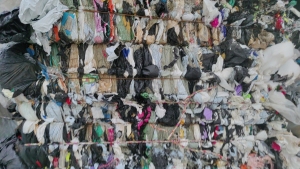 出售PE快递袋，没有分拣编织袋装好直接压包的，月供二三十吨