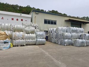 出售压包pet轻胶膜，广州现货60-70吨，惠州现货10几吨，月供几百吨