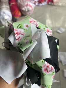 泳装厂长期大量出售泳装裁剪下来的泳衣下脚料,涤氨废布,锦氨废布等